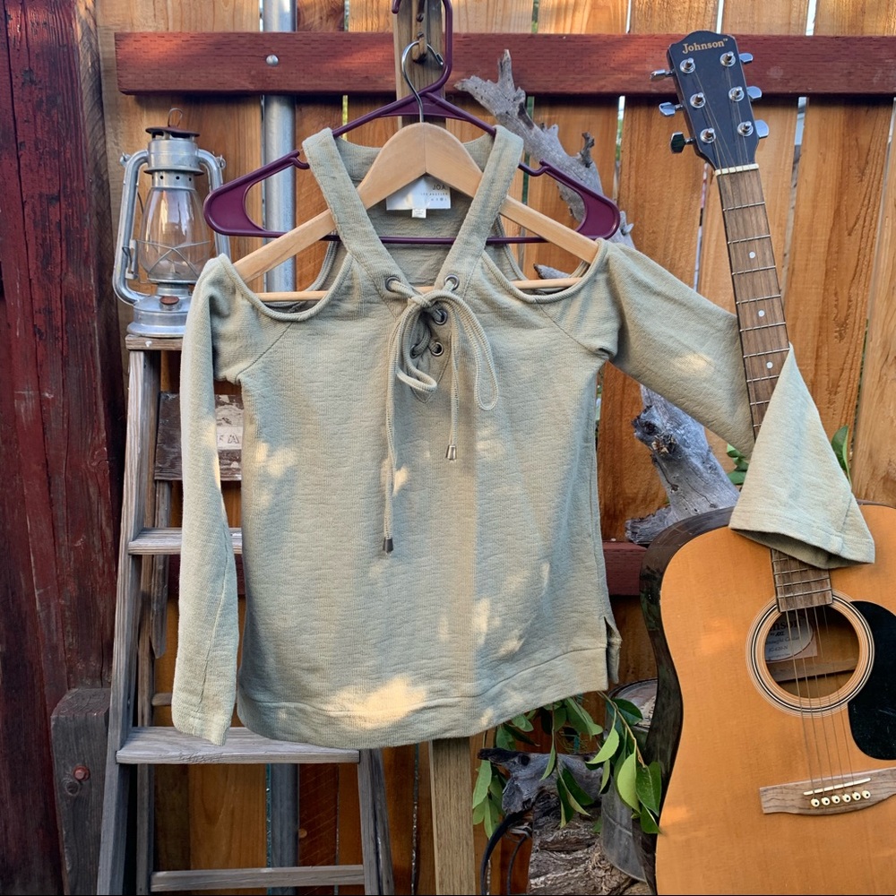 J.O.A. Los Angeles 100% Cotton Wide Sleeve Shirt.